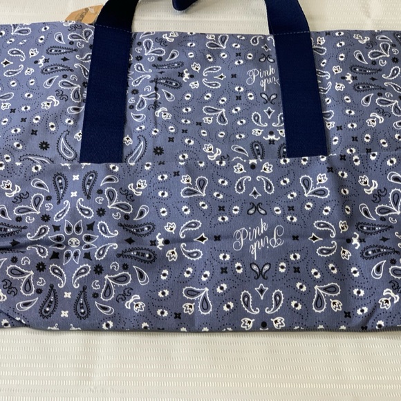 VICTORIA'S SECRET PINK REVERSIBLE CANVAS TRAVEL TOTE BAG BEACH GYM PAISLEY. NEW - Picture 6 of 7